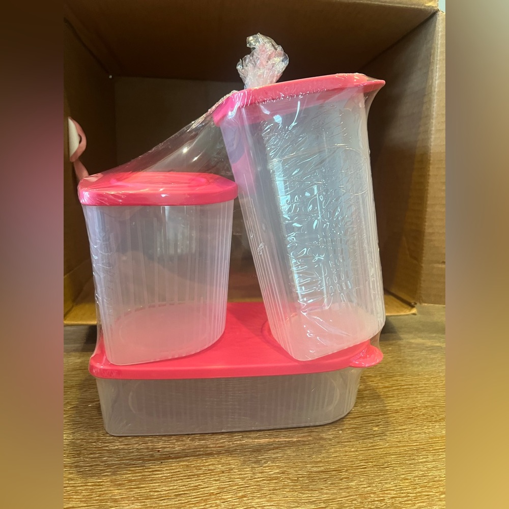 Tupperware containers - Picture 3 of 4